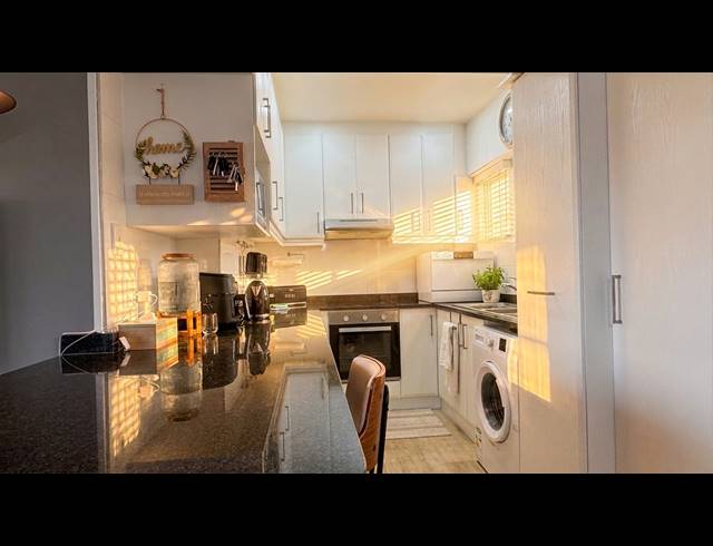 2 BEDROOM APARTMENT FOR SALE IN ESSENWOOD